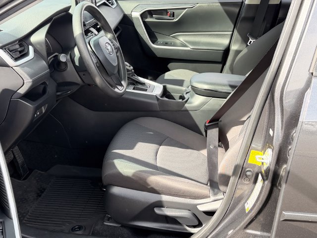 Used 2021 Toyota RAV4 LE FWD image 21