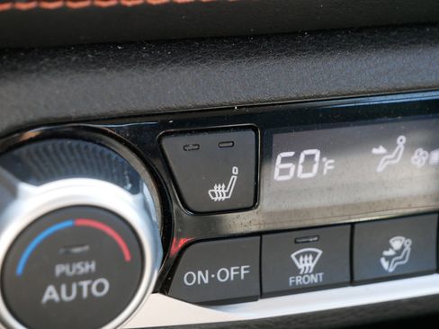 Used 2019 Nissan Kicks SR w/ SR Premium Package FWD image 28