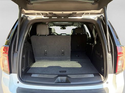 Used 2023 Chevrolet Tahoe Z71 w/ Luxury Package AWD/4WD image 28