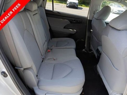 Used 2024 Toyota Highlander LE image 20