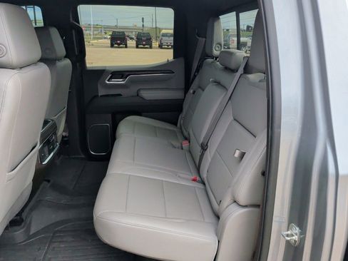 Used 2023 GMC Sierra 1500 SLT image 37