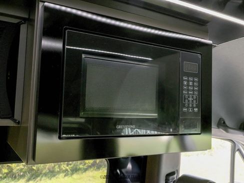 Used 2025 Mercedes-Benz Sprinter 2500 image 96