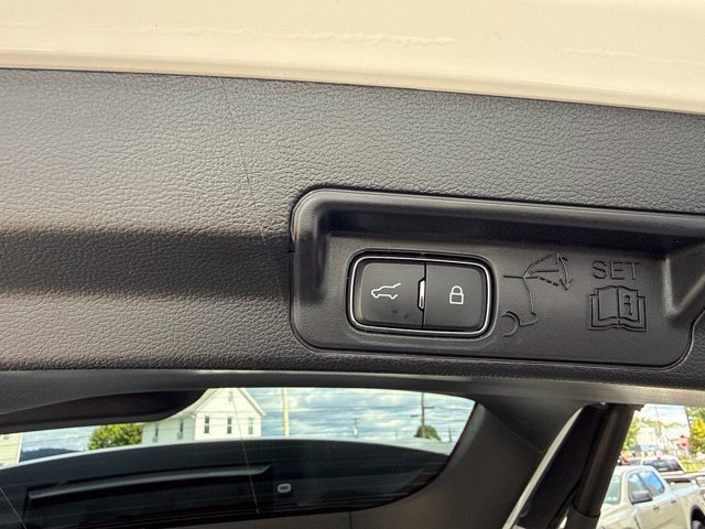 Used 2022 Ford Explorer Limited w/ Equipment Group 301A AWD/4WD image 50