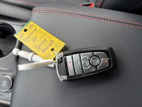 Used 2025 Ford Explorer ST-Line w/ ST-Line Street Pack image 44