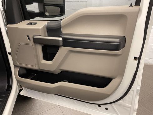 Used 2022 Ford F350 XLT image 45