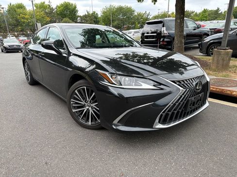 Used 2025 Lexus ES 300h w/ Premium Package FWD image 3