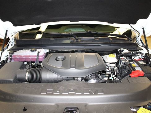 New 2026 RAM 1500 4x4 Crew Cab image 47