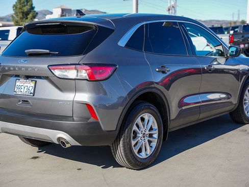 Used 2022 Ford Escape SE image 9