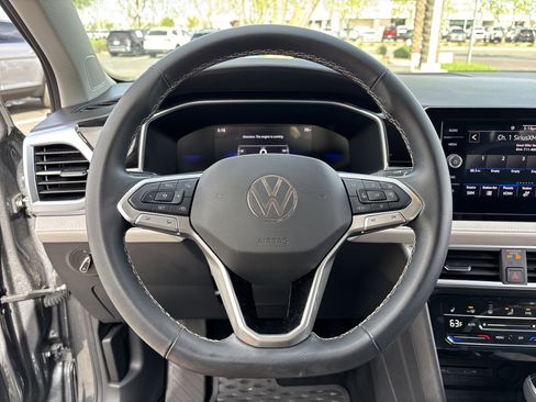 Certified 2025 Volkswagen Taos SE image 24
