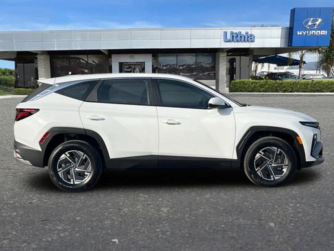 New 2026 Hyundai Tucson Blue SE image 8