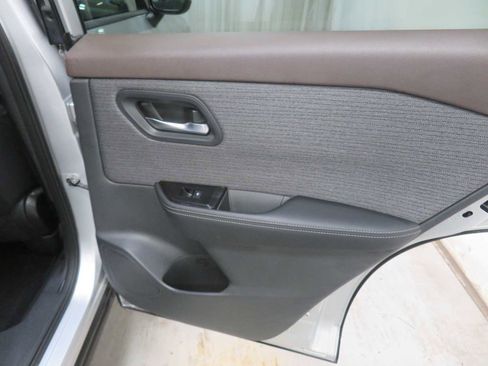 Certified 2022 Nissan Rogue SV image 25