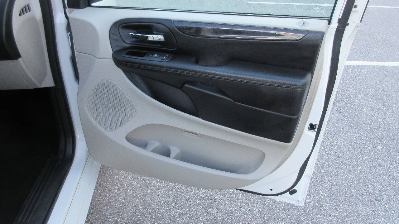 Used 2012 Dodge Grand Caravan SE FWD image 27