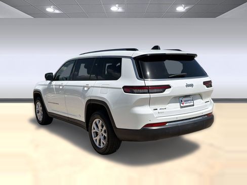 Certified 2022 Jeep Grand Cherokee L Limited AWD/4WD image 3