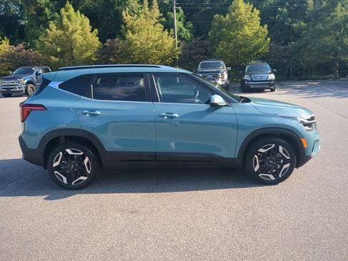 Used 2024 Kia Seltos SX w/ SX Sunroof Package AWD/4WD image 3