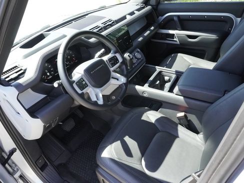 Used 2024 Land Rover Defender 110 SE AWD/4WD image 18