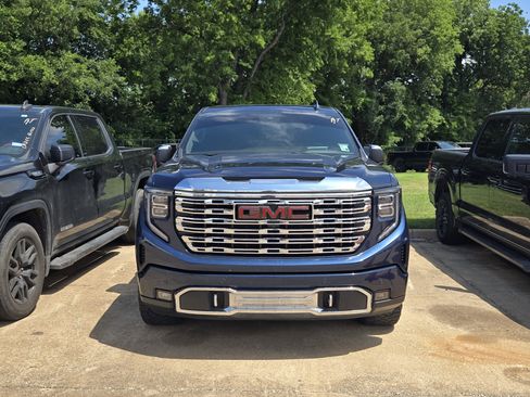 Used 2022 GMC Sierra 1500 Denali w/ Denali Reserve Package AWD/4WD image 2