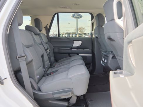 Used 2025 Ford Expedition Active image 33