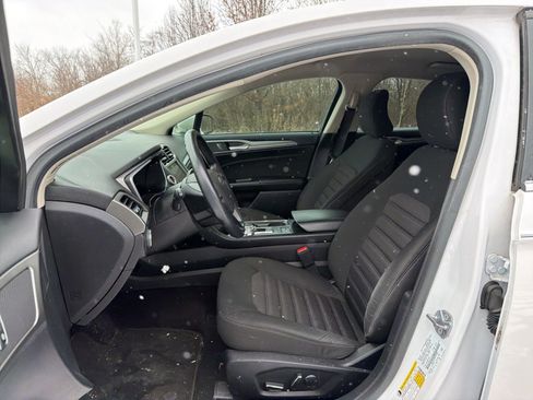 Used 2019 Ford Fusion SE image 10