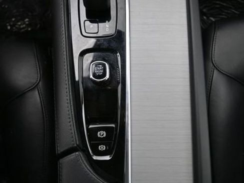 Used 2023 Volvo XC90 B5 Core image 10