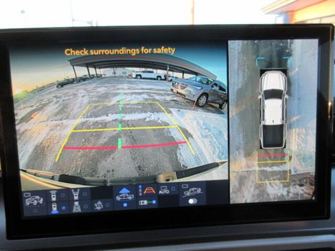 Used 2025 Toyota Tacoma TRD Off-Road image 32