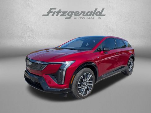 Used 2025 Cadillac Optiq Sport 2 w/ LPO, Floor Liner Package AWD/4WD image 3