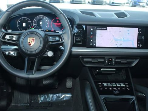 Certified 2025 Porsche Cayenne image 6