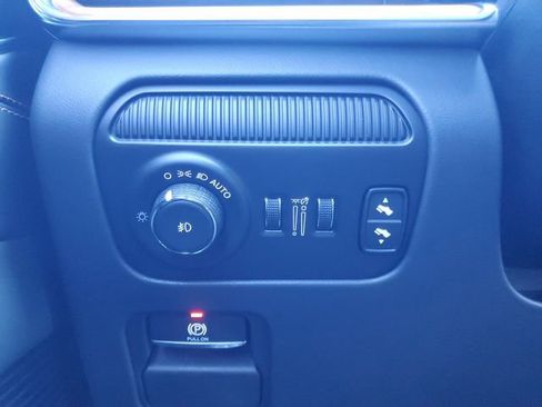 Used 2024 Jeep Grand Wagoneer Series III w/ HD Trailer Tow Package image 30