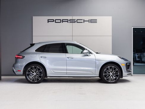 Certified 2024 Porsche Macan AWD/4WD image 8
