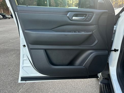 New 2026 Nissan Armada SL image 10