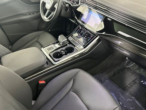 Used 2025 Audi Q7 2.0T Premium w/ Convenience Plus Package image 16