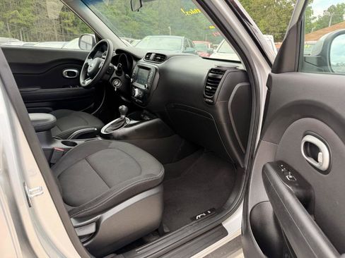 Used 2019 Kia Soul + FWD image 18