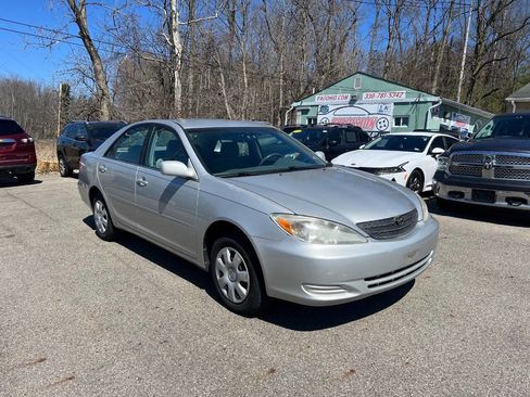 Used 2004 Toyota Camry LE image 1