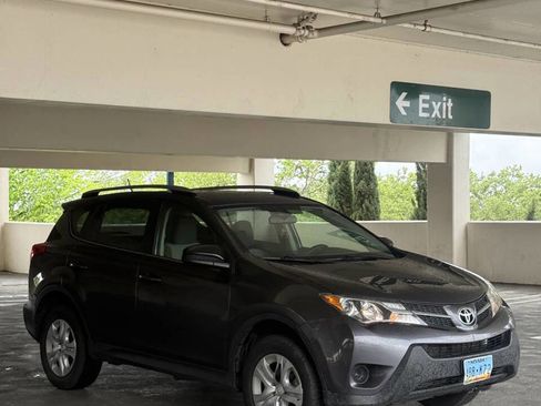Used 2015 Toyota RAV4 LE image 3