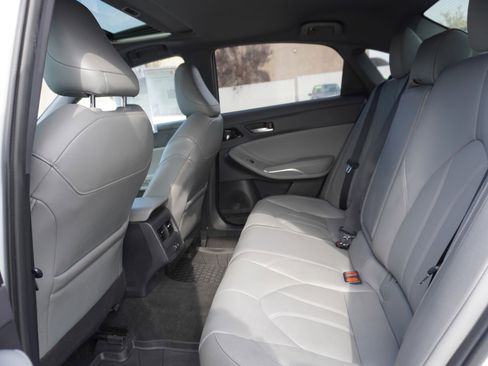 Used 2021 Toyota Avalon XLE image 12