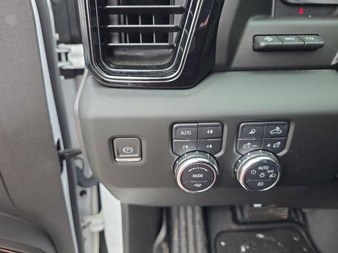 Used 2024 GMC Sierra 1500 AT4 w/ Technology Package image 24