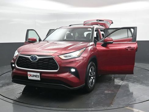 Used 2024 Toyota Highlander XLE image 52