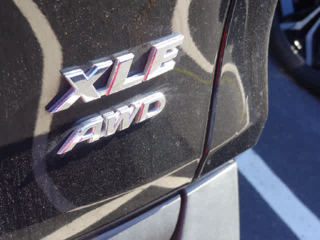 Used 2024 Toyota RAV4 XLE AWD/4WD image 17