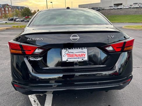 Used 2024 Nissan Altima 2.5 SV image 4