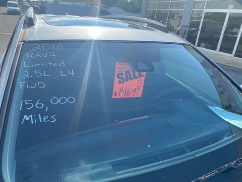 Used 2016 Toyota RAV4 Limited image 3