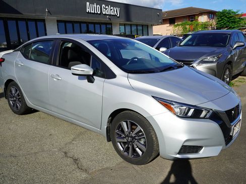 Used 2020 Nissan Versa SV FWD image 3