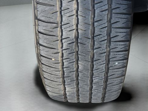 Used 2023 Kia Carnival LX image 37