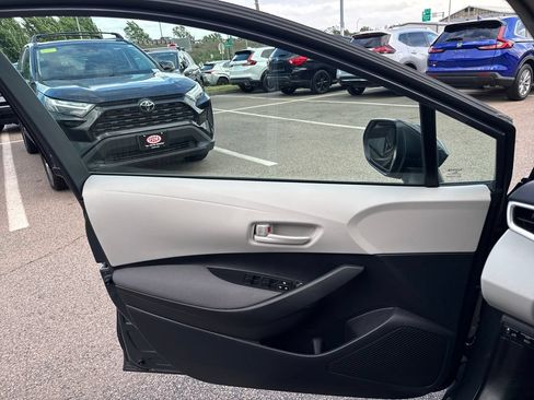 Used 2025 Toyota Corolla LE w/ Convenience Package FWD image 33