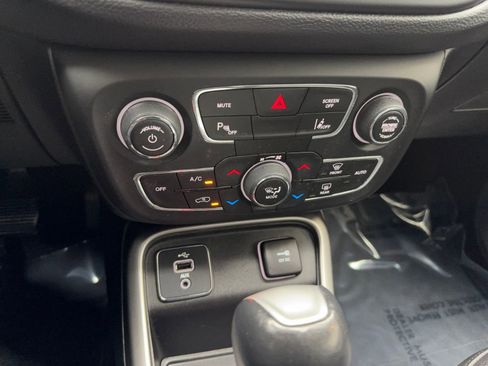 Used 2018 Jeep Compass Latitude w/ Popular Equipment Group image 27