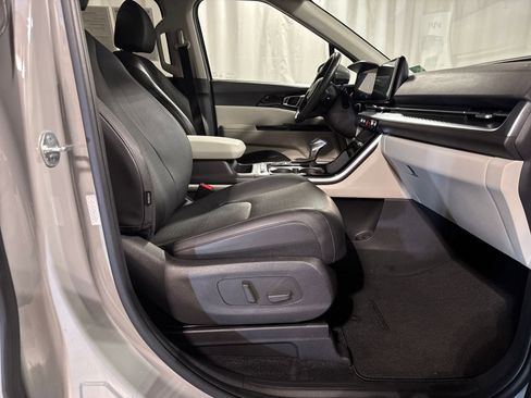 Certified 2024 Kia Carnival SX Prestige image 31