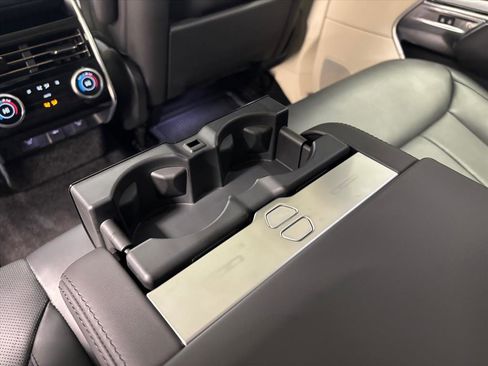 Used 2023 Land Rover Range Rover Long Wheelbase SE image 26