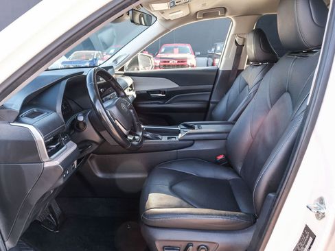 Certified 2024 Toyota Grand Highlander FWD image 21