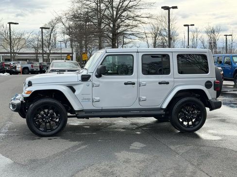 Used 2024 Jeep Wrangler Unlimited Sahara w/ Technology Group image 10