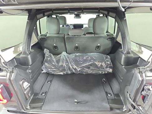Used 2025 Jeep Wrangler Unlimited Sahara w/ Safety Group AWD/4WD image 40