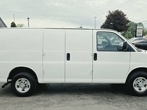 Used 2014 Chevrolet Express 2500 RWD image 9