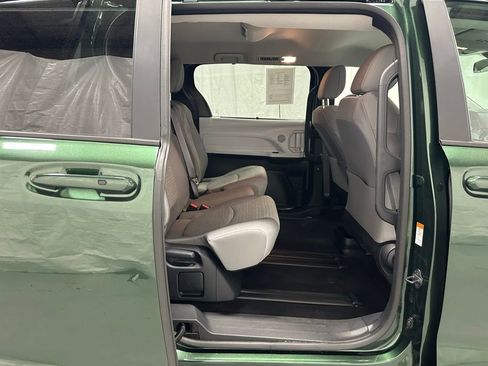 Used 2025 Toyota Sienna LE image 54